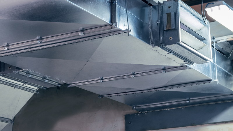 ダクト改修における鍛冶工事の役割とは？